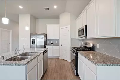 2107 Santa Ana Way, Baytown, TX 77523 - Photo 5