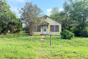 401 E Ward St, Refugio, TX 78377 - Photo 1