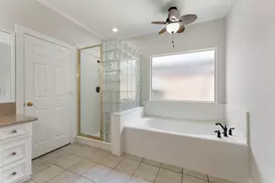 23 Shearwater Pl, The Woodlands, TX 77381 - Photo 19
