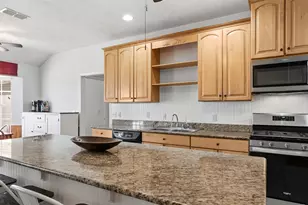 831 Whispering Oaks Dr, Giddings, TX 78942 - Photo 9