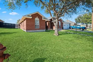 831 Whispering Oaks Dr, Giddings, TX 78942 - Photo 3