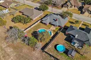 831 Whispering Oaks Dr, Giddings, TX 78942 - Photo 27