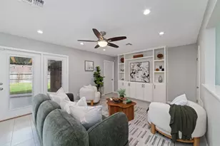 2127 Lazybrook Dr, Houston, TX 77008 - Photo 9