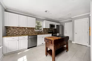 827 W 43rd St, Houston, TX 77018 - Photo 5