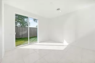 2855 Decker Pl., Houston, TX 77003 - Photo 9