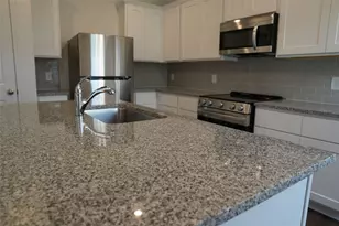 517 Oak Chase Ave, Dayton, TX 77535 - Photo 5