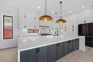 943 W 31st St, Houston, TX 77018 - Photo 7