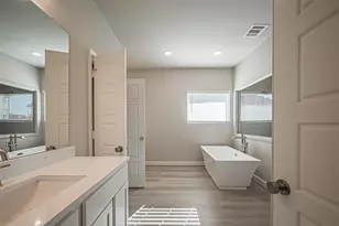 8926 Grovner Pl, Houston, TX 77055 - Photo 19