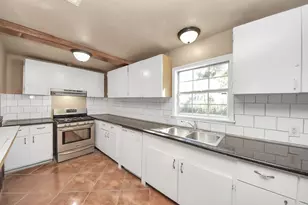 2510 Delaware Ave, League City, TX 77573 - Photo 11