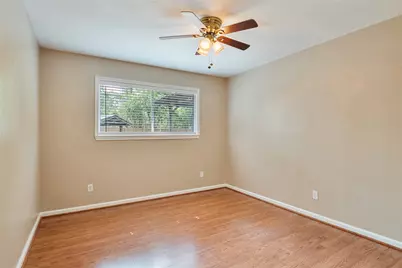 10429 Moorberry Lane, Houston, TX 77043 - Photo 17