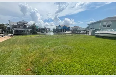 422 Tahiti Road, Tiki Island, TX 77554 - Photo 1