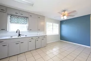1316 Kathy Ave, Sealy, TX 77474 - Photo 7