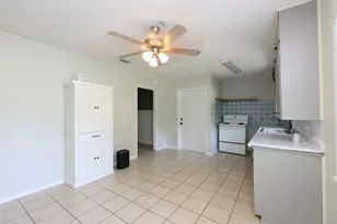 1316 Kathy Ave, Sealy, TX 77474 - Photo 9