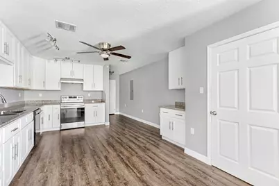 520 E Defee Avenue, Baytown, TX 77520 - Photo 11