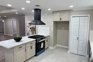 7306 Log Hollow Dr, Houston, TX 77040 - Photo 11