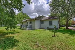 903 N Glendale St, Hallettsville, TX 77964 - Photo 23