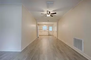 903 N Glendale St, Hallettsville, TX 77964 - Photo 3