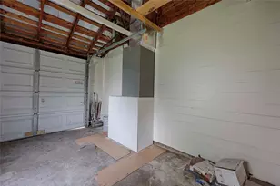 903 N Glendale St, Hallettsville, TX 77964 - Photo 17