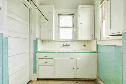 1428 Ball, Galveston, TX 77550 - Photo 35