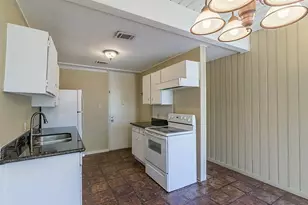 14 Lakeway St, Conroe, TX 77304 - Photo 5