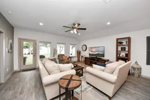 205 Lakeway Circle, Anahuac, TX 77514 - Photo 15