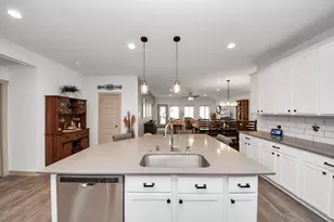 205 Lakeway Circle, Anahuac, TX 77514 - Photo 11