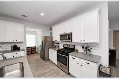 205 Lakeway Circle, Anahuac, TX 77514 - Photo 9