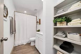 205 Lakeway Circle, Anahuac, TX 77514 - Photo 7