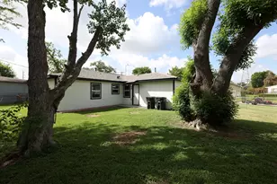 9015 Vinearbor St, Houston, TX 77033 - Photo 3