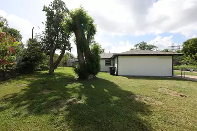 9015 Vinearbor Street, Houston, TX 77033 - Photo 35