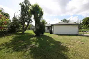9015 Vinearbor St, Houston, TX 77033 - Photo 35