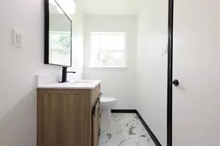 9015 Vinearbor St, Houston, TX 77033 - Photo 15