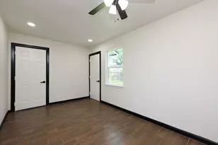 9015 Vinearbor St, Houston, TX 77033 - Photo 7