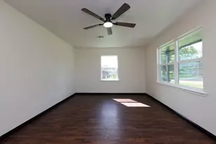 9015 Vinearbor St, Houston, TX 77033 - Photo 29