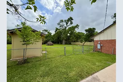 114 Edgewater Street, Clute, TX 77531 - Photo 3