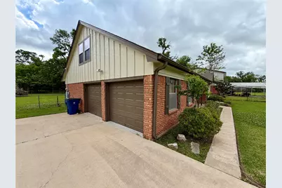 114 Edgewater Street, Clute, TX 77531 - Photo 5