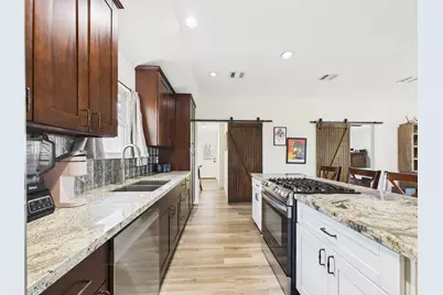4506 Linninger Lane, Dickinson, TX 77539 - Photo 9