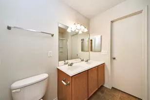 915 Grand Plains Dr, Houston, TX 77090 - Photo 35