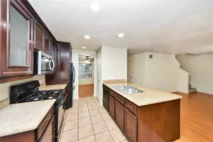 915 Grand Plains Dr, Houston, TX 77090 - Photo 9