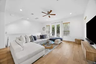 956 Dunleigh Meadows Ln, Houston, TX 77055 - Photo 9