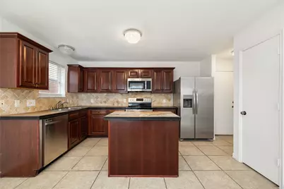 2042 Mickle Creek Drive, Houston, TX 77049 - Photo 9