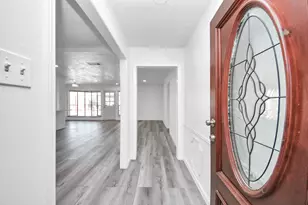 8011 La Roche Ln, Houston, TX 77036 - Photo 9