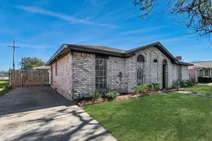 8011 La Roche Ln, Houston, TX 77036 - Photo 7