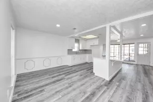 8011 La Roche Ln, Houston, TX 77036 - Photo 17