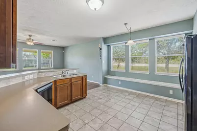 5002 Creekside Avenue, Baytown, TX 77523 - Photo 9