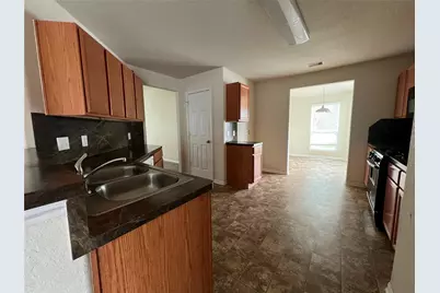 8027 Narrow Brook Way, Houston, TX 77016 - Photo 3