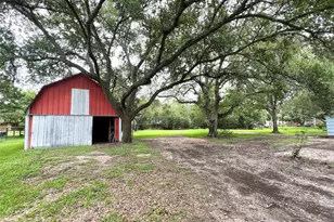 2206 Nancy Lou St, El Campo, TX 77437 - Photo 33