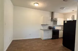 9834 Pelsey St Unit B St, Houston, TX 77029 - Photo 7