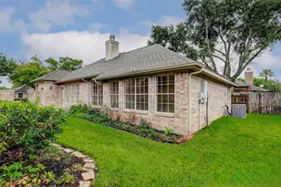 1918 Supplejack Ct, Sugar Land, TX 77479 - Photo 23
