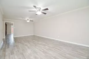 13074 Trail Hollow Dr, Houston, TX 77079 - Photo 7